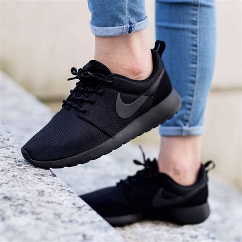 zwarte nikes|black sneakers women.